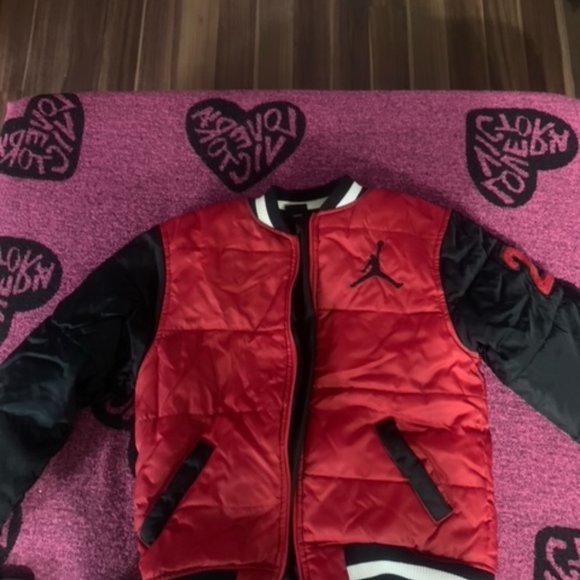 Red and black Jordan bomber jacket - Picture 6 of 6